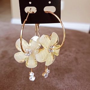 NEW Flowery Petals Hoop Earring in GOLD